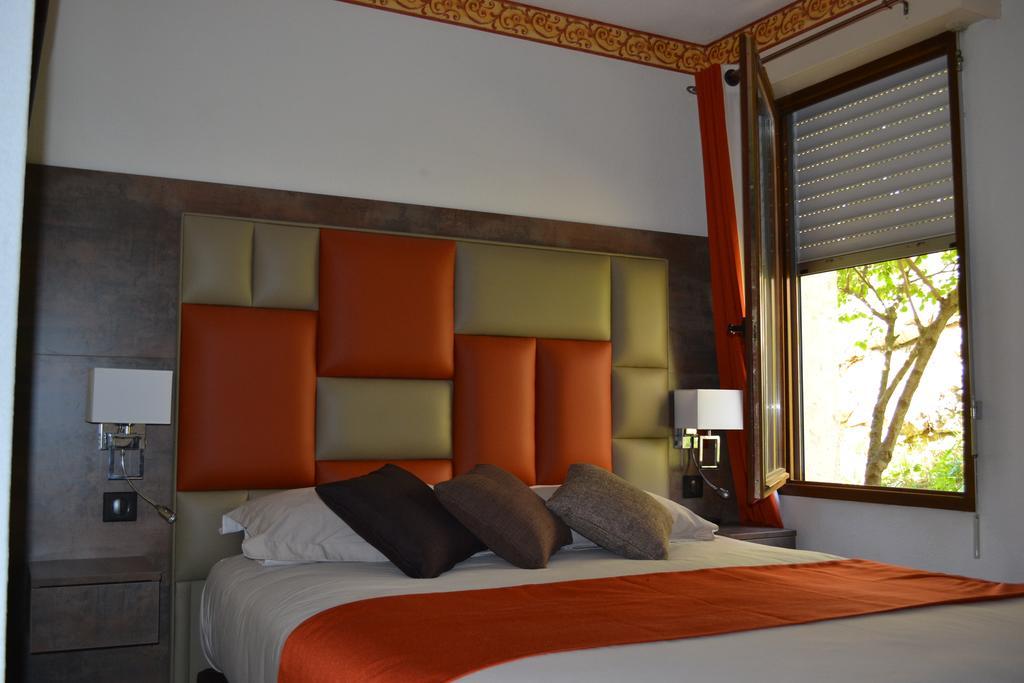 Logis Hotel Le Vieil Amandier تريجانس الغرفة الصورة